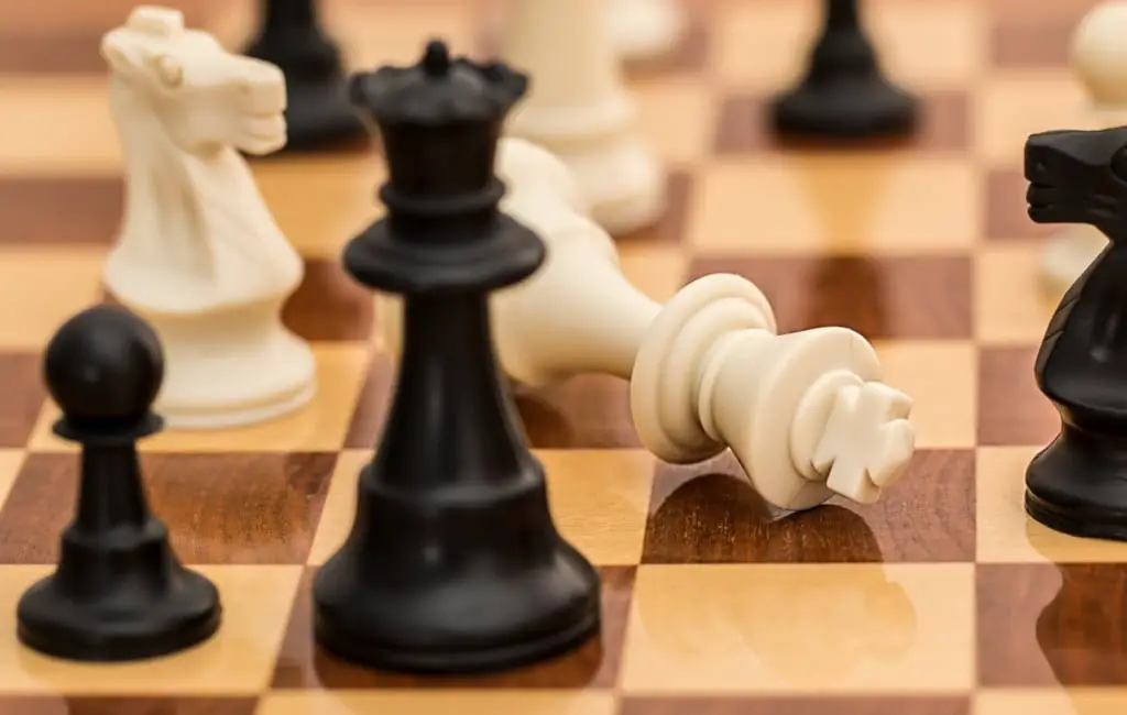 Primeiro xadrez enrolável com inteligência artificial é lançado